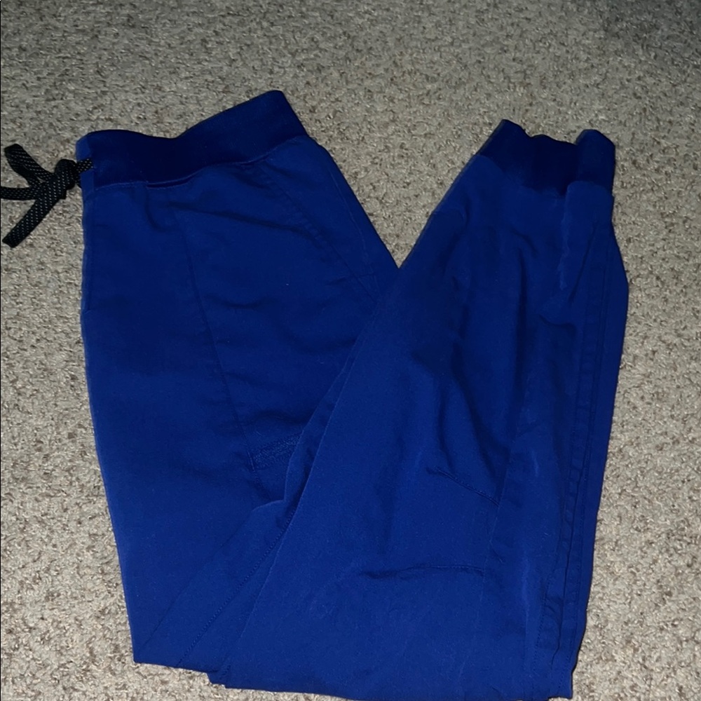 Fabletics Scrub Set Top and Bottom size Large